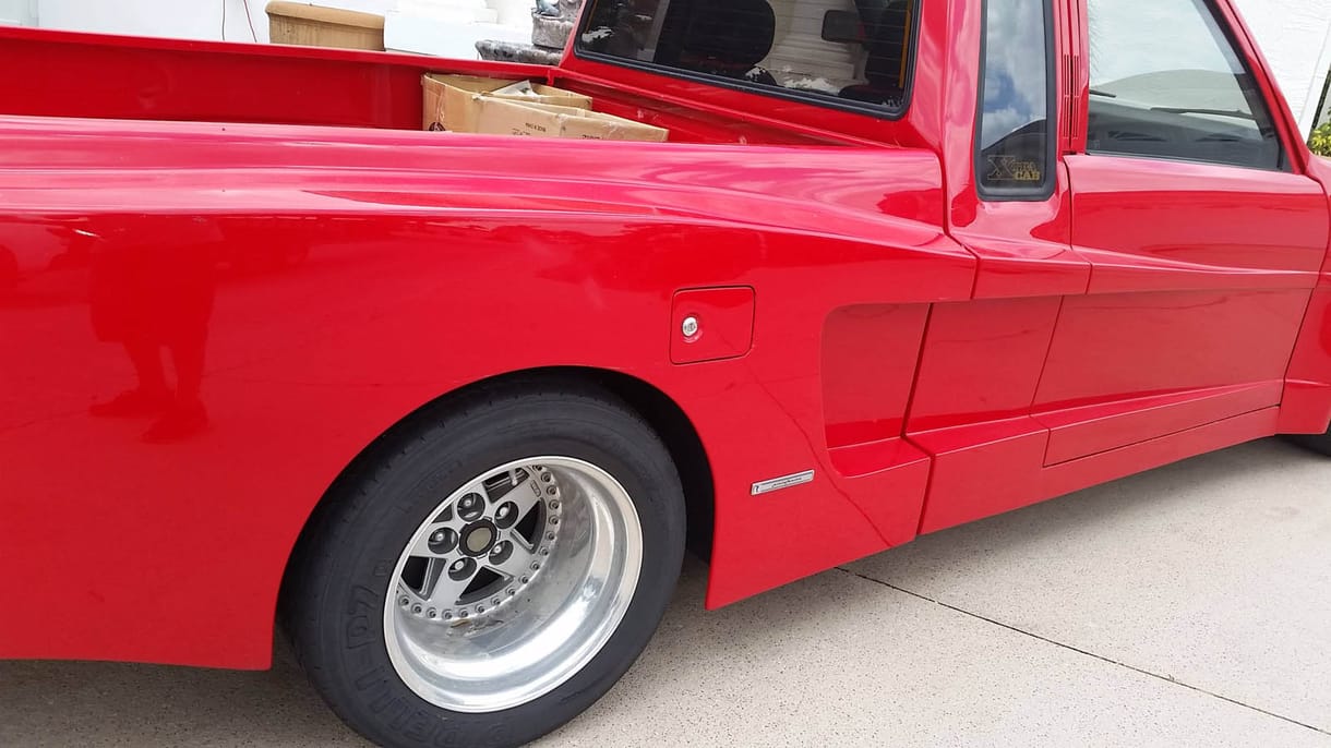 Így nézne ki egy Ferrari, ha pickupot csinálnának belőle