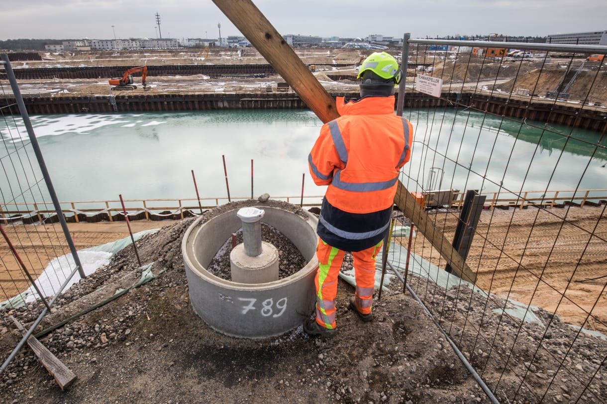 Akkora a hiány magyar szakmunkásból, hogy már az oktatásba is külföldieket hoznának