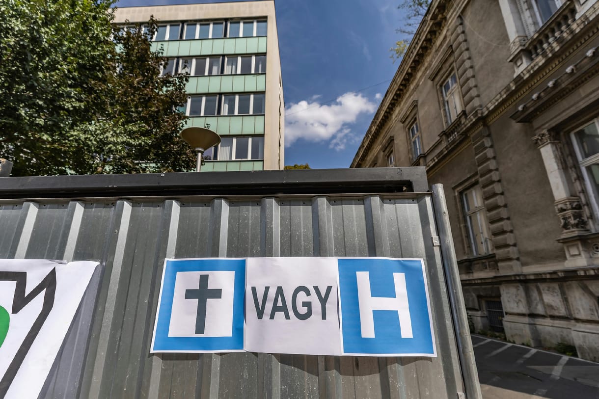 Az ÉKM közleménye szerint nem is a Rádió bontásánál dolgozott az a kamion, ami maga előtt tolta a tüntetőket