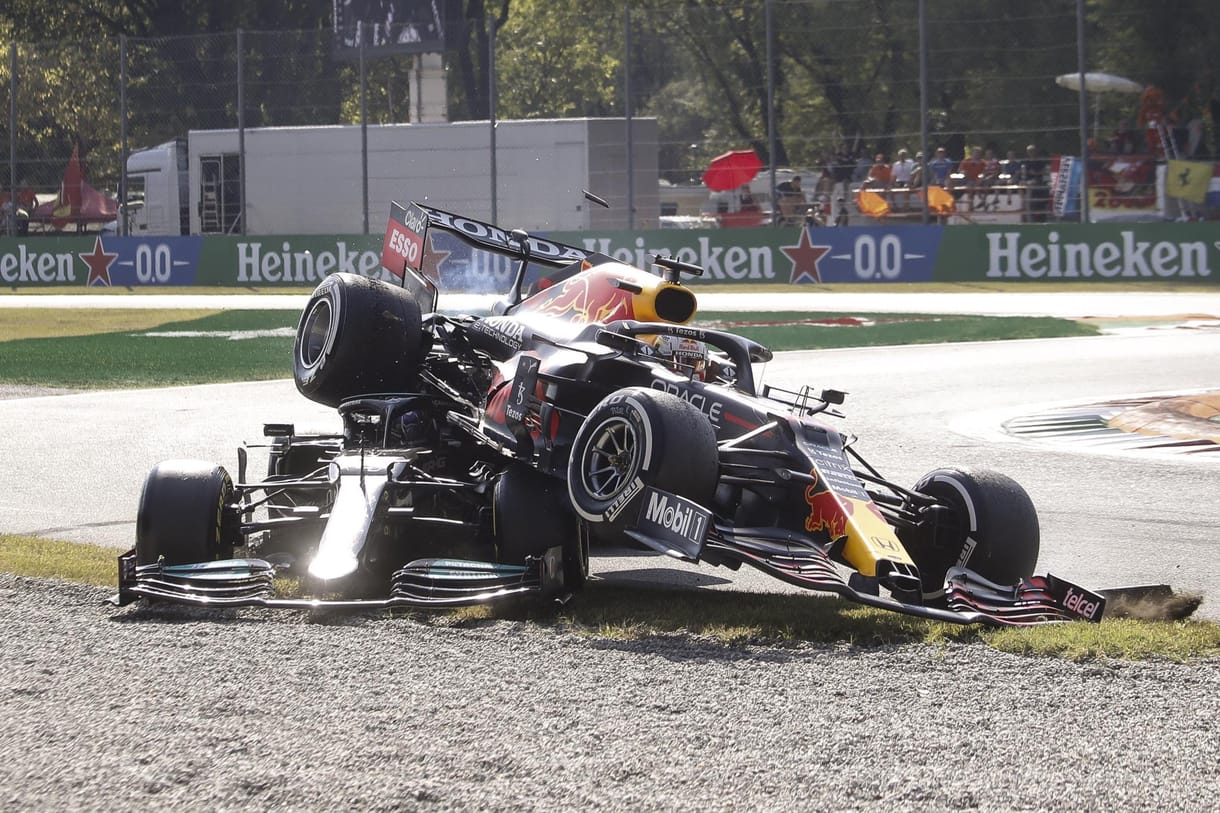 F1: Ricciardo nyert Monzában, Hamilton és Verstappen karambolozott, kiesett