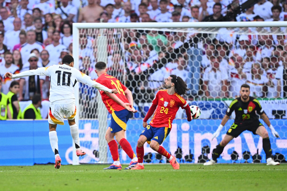 Cucurella kezezése miatt több százezren követelik, hogy játsszák újra a német-spanyol negyeddöntőt