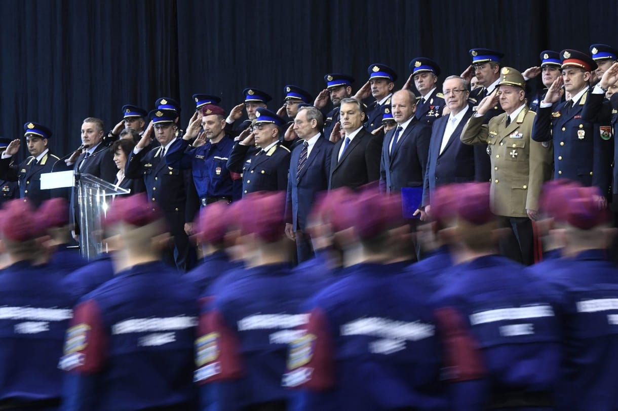 Miért hagyja futni a rendőrség Vona Gábort?