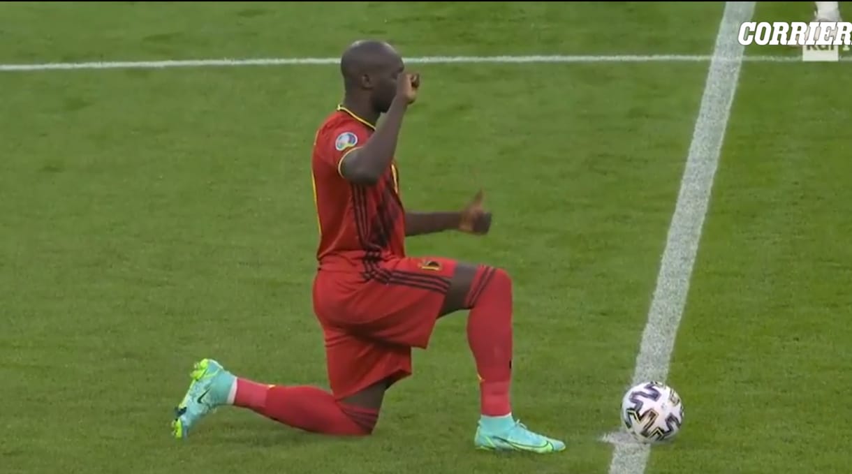 Az olaszok mind letérdeltek, Lukaku hálás volt, senkinek nem esett baja