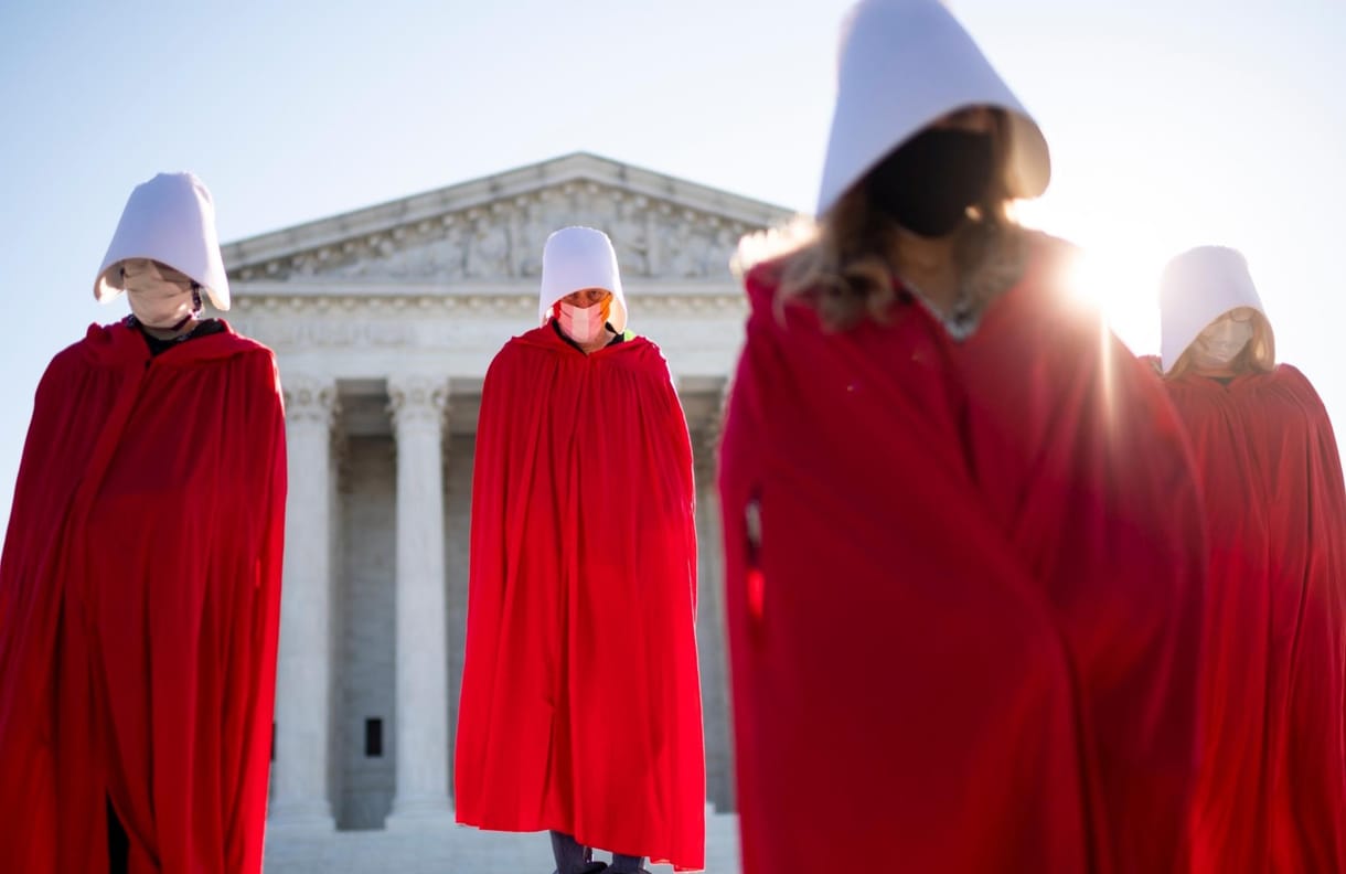 Félelem és reszketés az USA-ban: mi lesz, ha a mobiljuk árulja el az abortuszon átesett nőket?