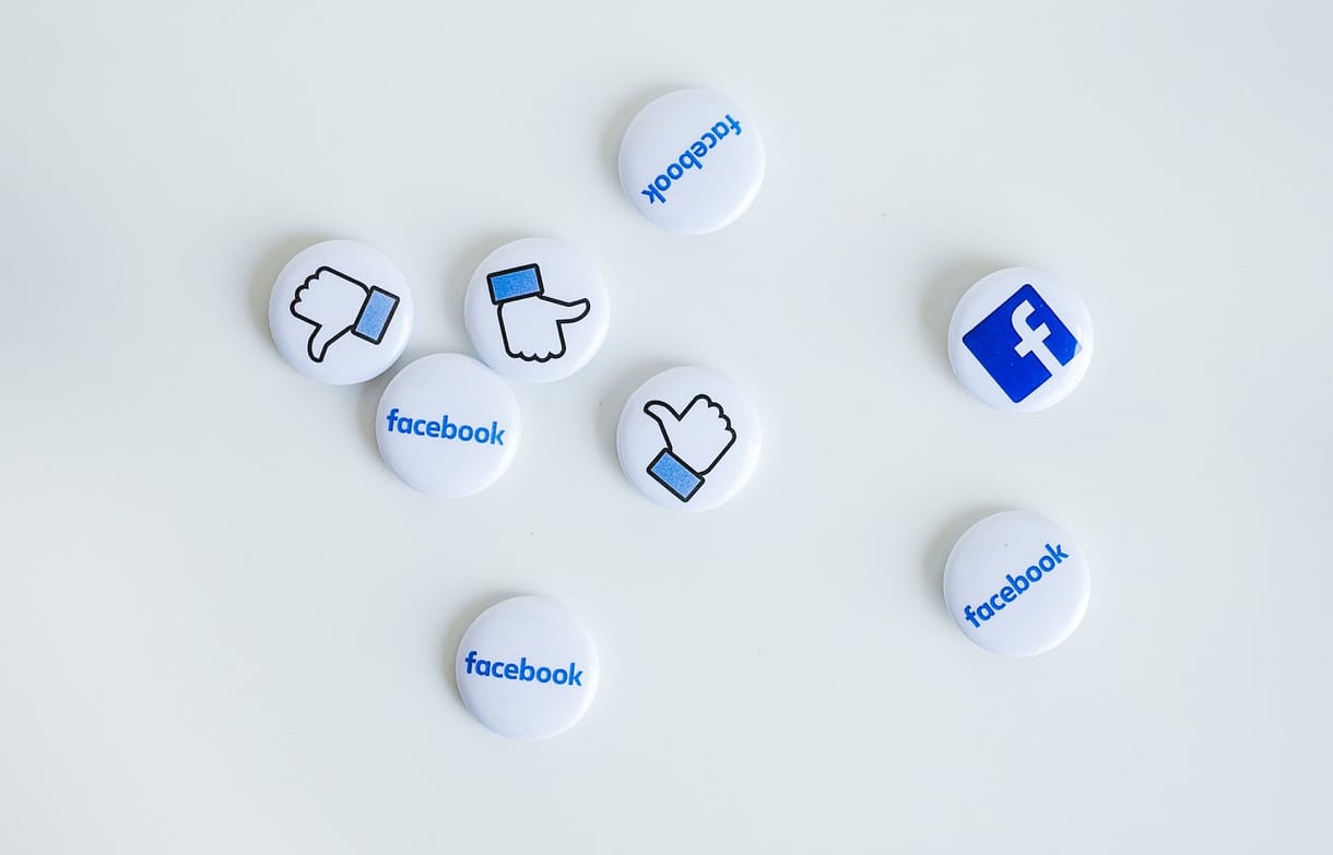 A Facebook ideiglenesen betiltja az amerikai politikai hirdetéseket, de csak az elnökválasztás után