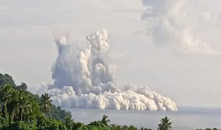 Víz alatti vulkán tört ki Vanuatunál – fotók