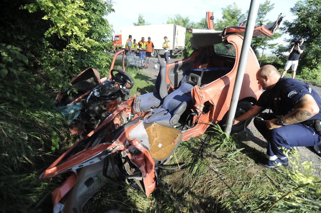A sofőr és kutyája is életét vesztette a Sülysápnál történt hajnali karambolban – fotók