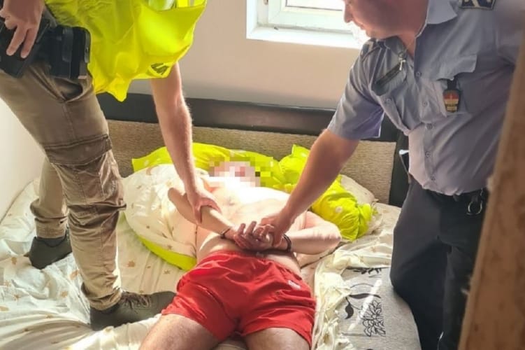 Autójához kötötte és földúton húzta végig barátnőjét egy abonyi férfi