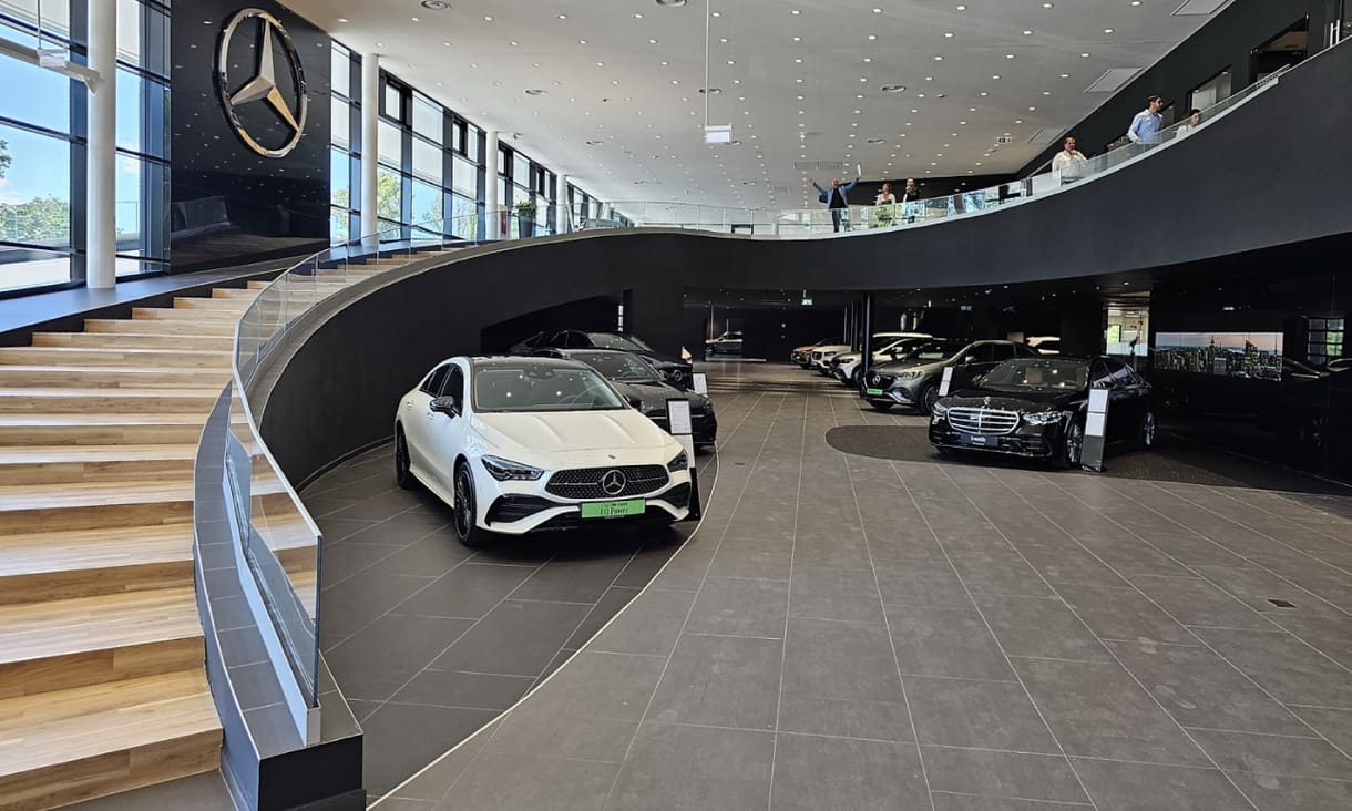 Megnéztük a legnagyobb és legmodernebb új magyar Mercedes szalont