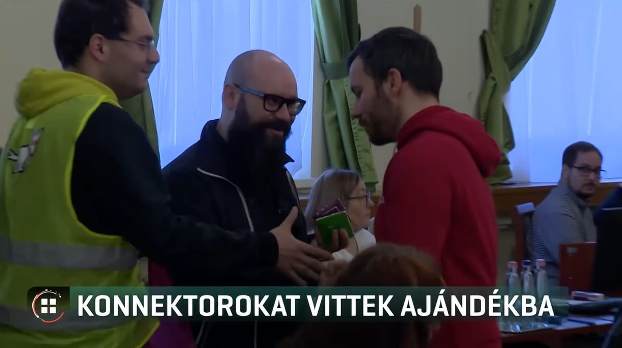 Szatyornyi konnektort és kapcsolót gyűjtött a Kétfarkú Kutya Párt a lakást kibelező volt fideszes képviselőnek