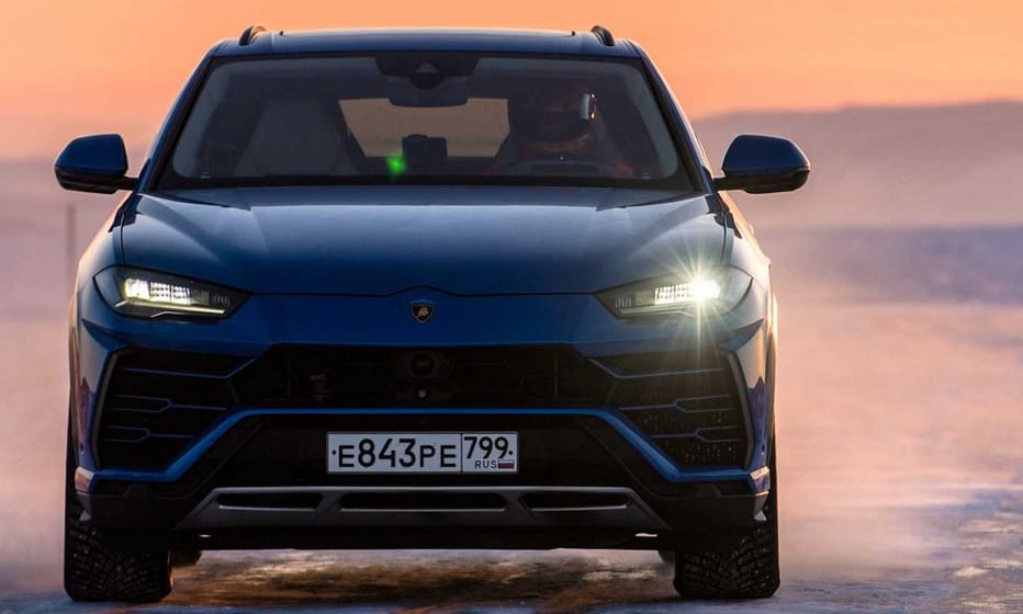 300-zal a jégen: új rekordot ért el a Lamborghini Urus divatterepjáró