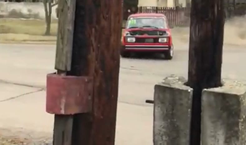 Látványosan forgatta a Ladát egy sofőr Abaújkéren, de rendőrök nem értékelték – videó