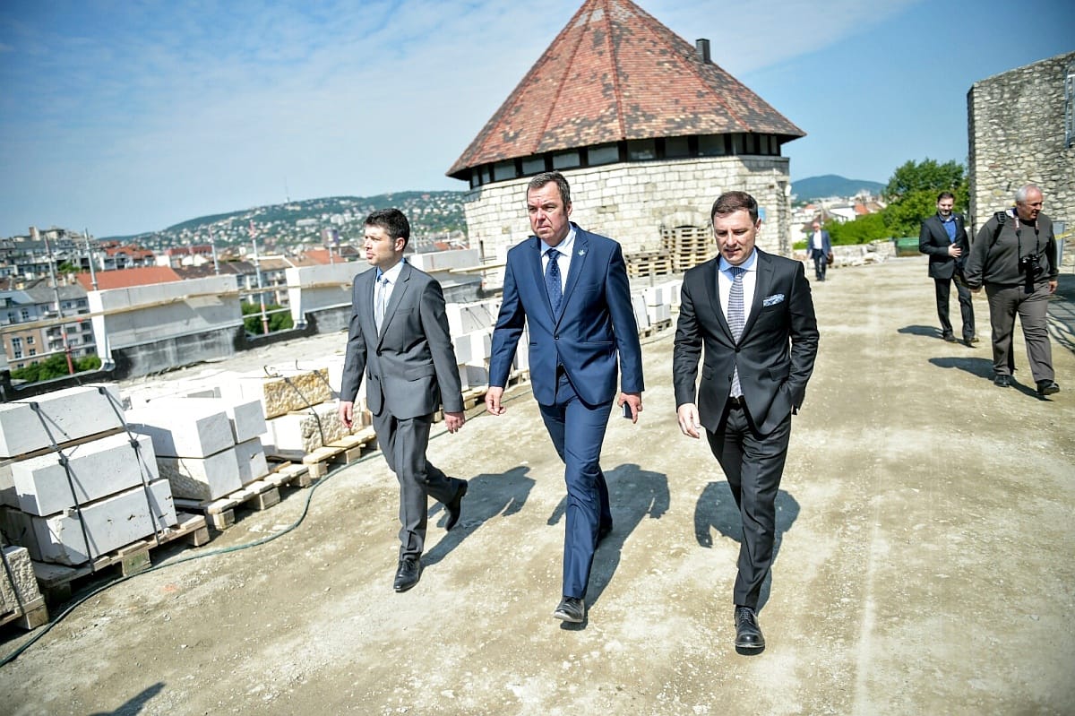 Botrány a Várban: a dőzsölő várgondnok szerint L. Simon is tudhatott mindenről