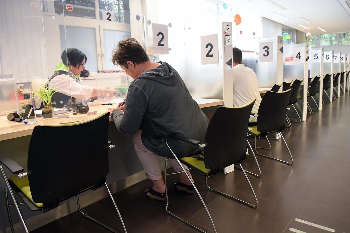Helyreállt az autóátírás és a forgalomba helyezés a Miniszterelnökség szerint