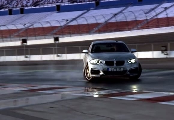 Videó: így driftel a BMW önjáró autója