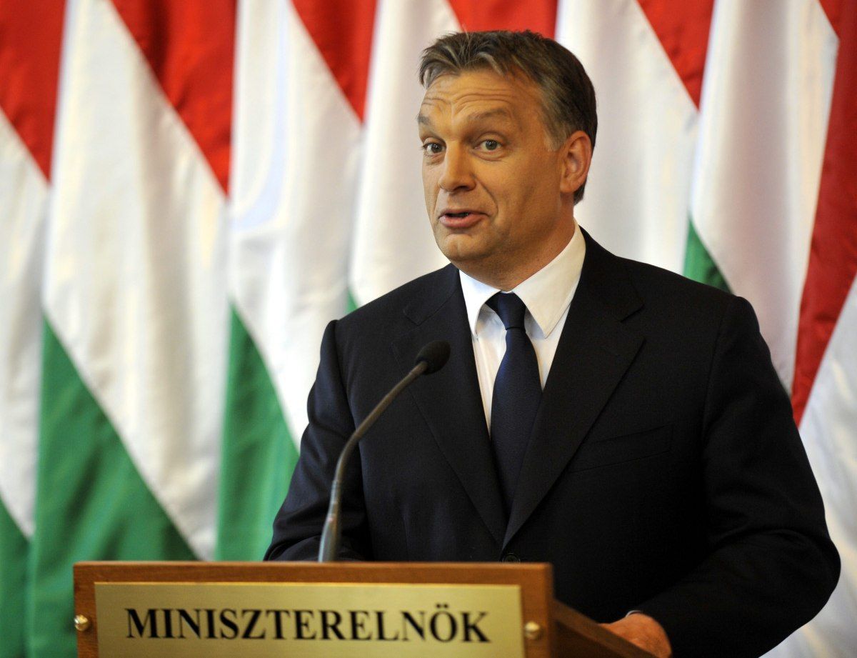 Index: Orbán aláírása tízmilliárdokat vitt el