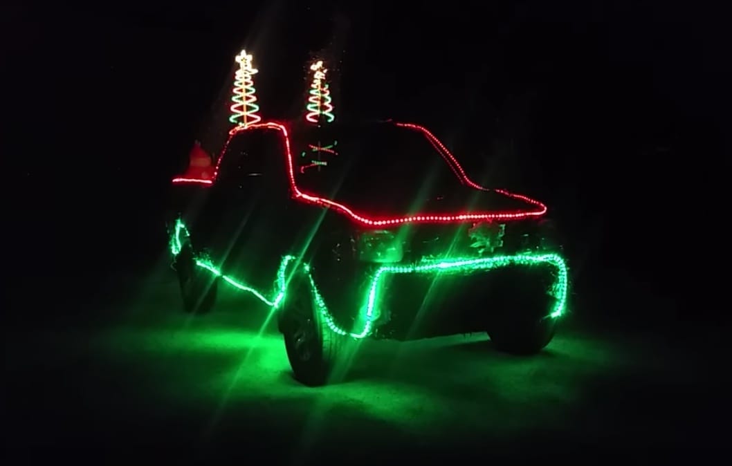14 000 LED elég lesz? Ünnepi díszbe öltözött ez a Toyota Tundra