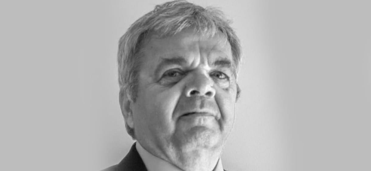 Koronavírus-fertőzés miatt hunyt el Gyűrüs Károly, a DK tatai önkormányzati képviselője