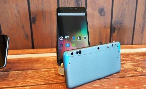 Előrendelhető az Intel egyedülálló, térben látó okostelefonja