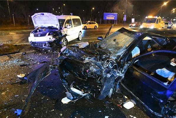 Halálos autóbaleset történt a 4-es főút repülőtér melletti szakaszán