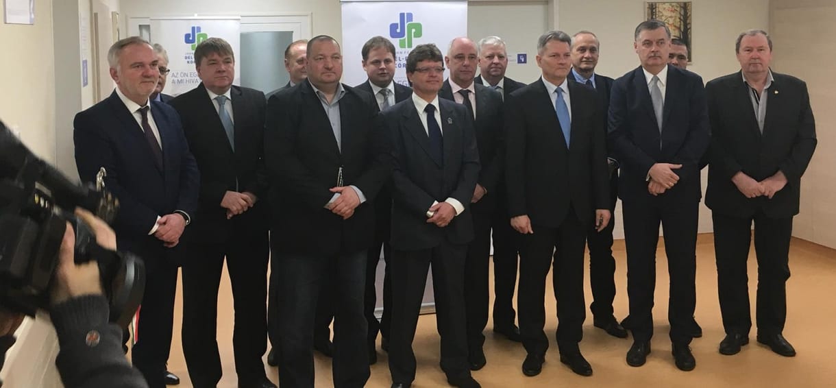 Migránsozva adott át kórházi osztályt Németh Szilárd