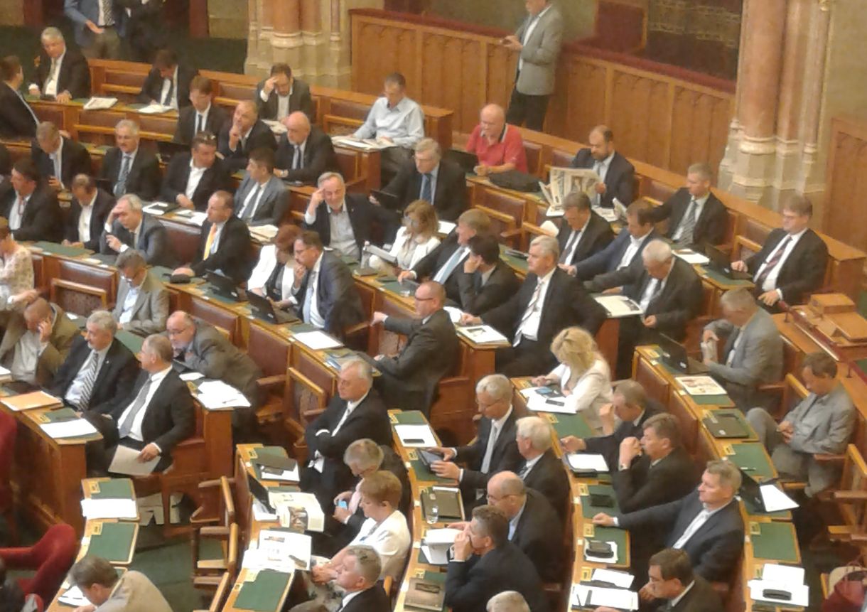 Korlátozhatná a kormány, hogy hányan kaphatnak tartózkodási engedélyt egy-egy országból