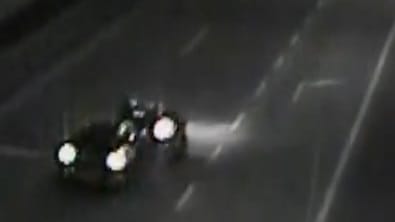 Nyílegyenesen az előtte haladóba hajtott egy kocsi az M0-on (videó)