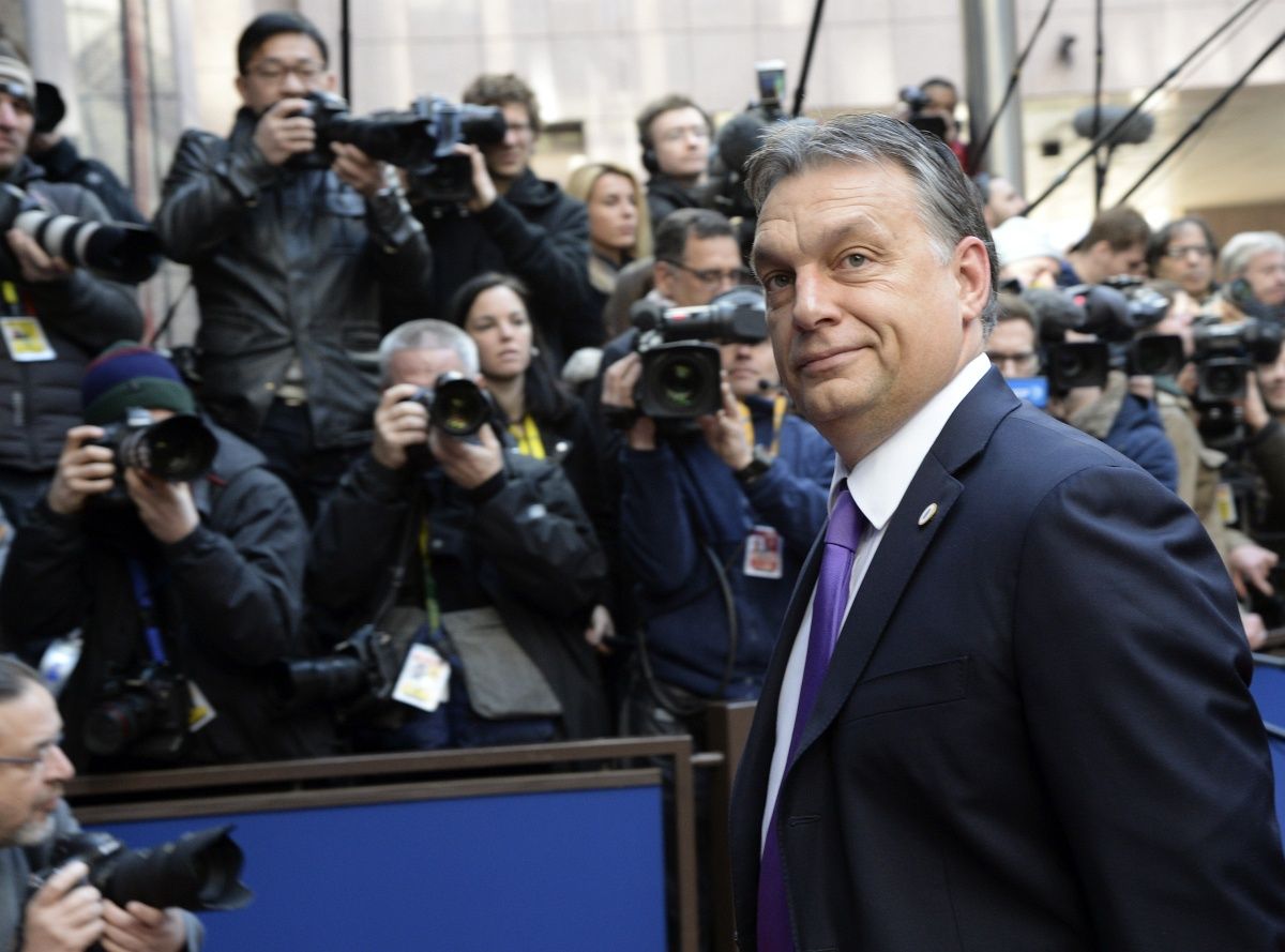 Átlátszó Orbán oroszellenes álarca
