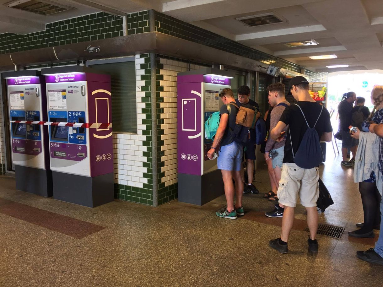 HÉV-megálló: Véletlenül pont a Sziget idején működik 3 jegyautomatából csak 1 - fotó 