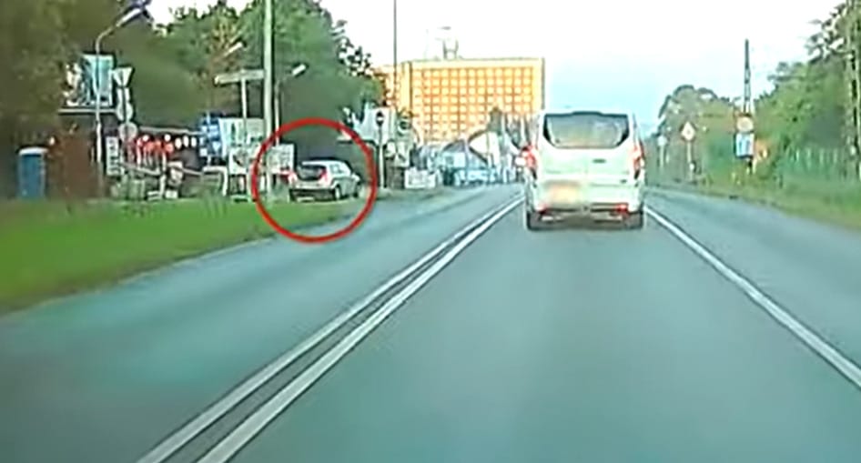 Ilyen, amikor a bringasávra lehetőségként tekint egy pesti autós – videó 