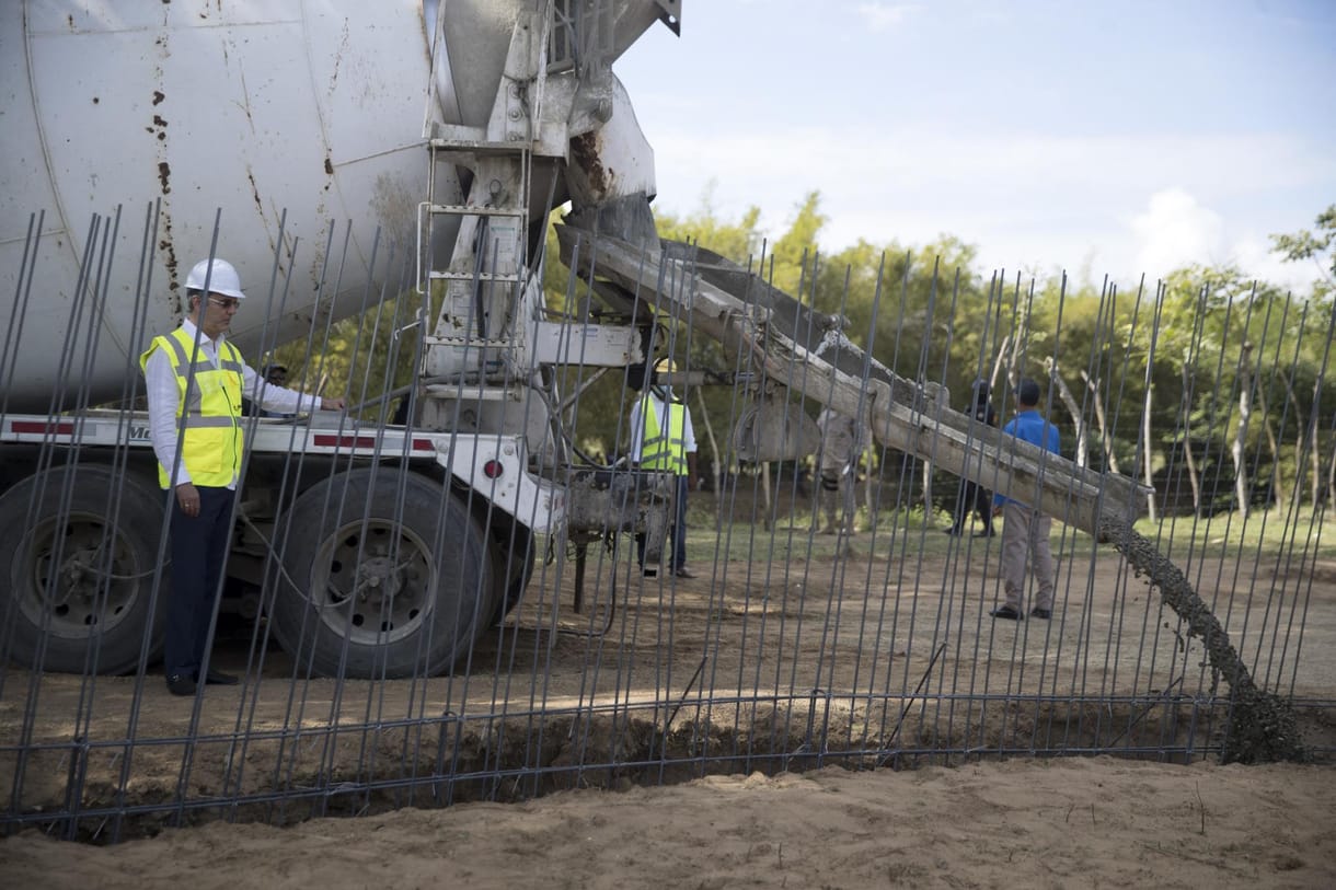 Betonfalat épít a Dominikai Köztársaság a Haitival közös határra