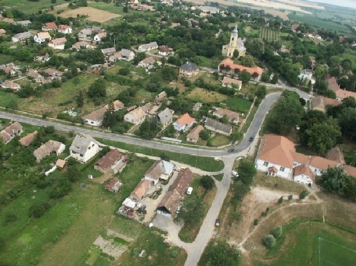 Gitározó tinik miatt tört ki a karádi szomszédháború