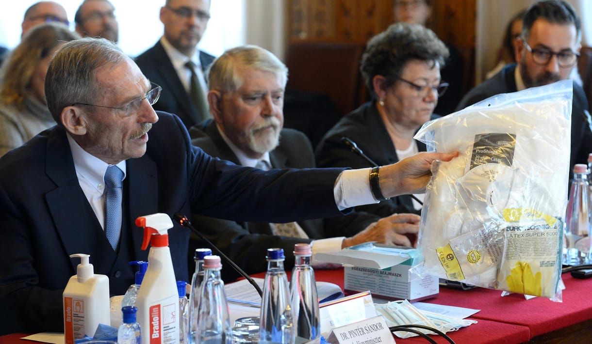 Pintér Sándor már a kórházak szerződéskötéseibe is beleszólhat