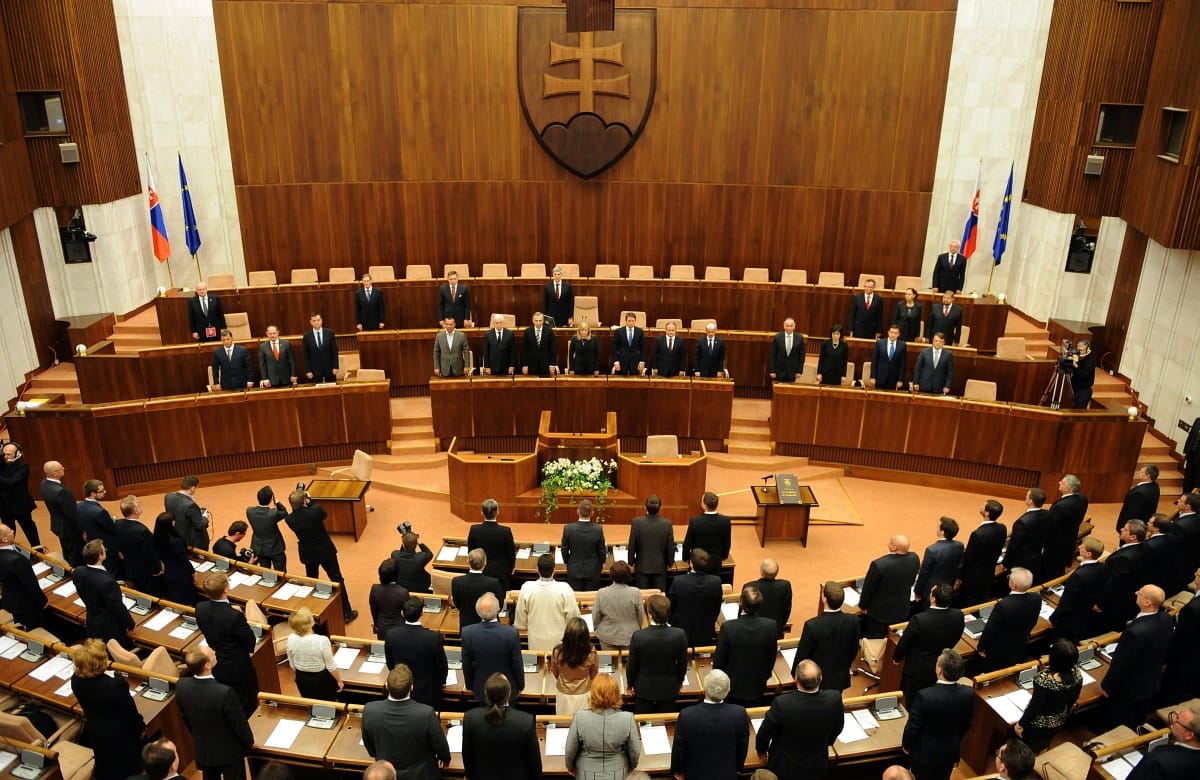 Bugár Béla szerint nincs helyük csecsemőknek a pozsonyi parlament üléstermében