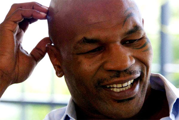 Mike Tyson saját magát ütötte ki egy tévéműsorban