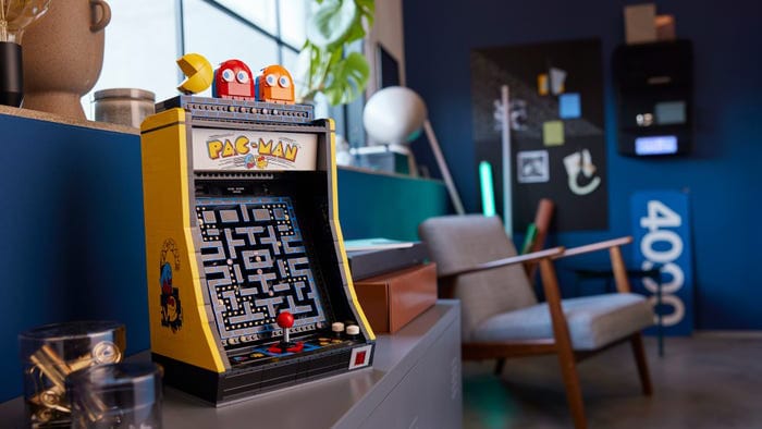 Minden részletre figyeltek: elképesztő Pac-Man-játékgépet mutatott be a Lego, Magyarországon is kapható lesz
