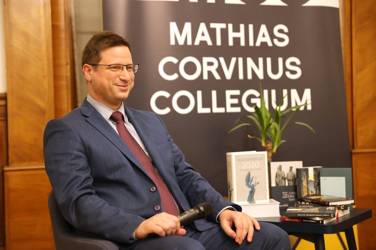 Egymillió forintos pedagógus átlagbért ígért 2027-re Gulyás Gergely