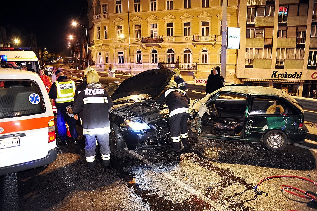 Baleset a Keletinél, hárman megsérültek - fotók
