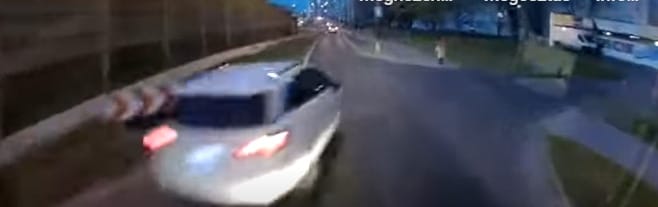 Centiken múlott a súlyos baleset, amikor bevágott egy autós egy troli elé Zuglóban