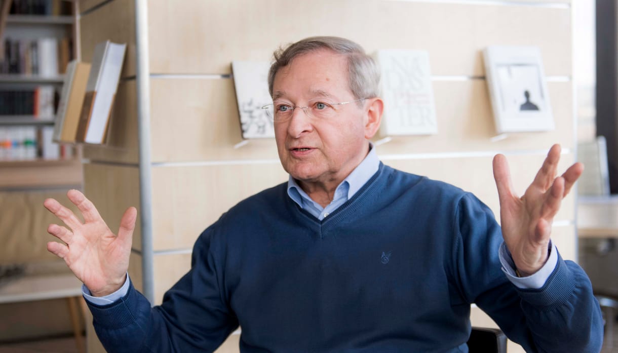 Nádas Péter: „Olyan ember a mi hazánkban ritkán terem, aki világméretű diskurzusba beleszólna, legfeljebb a regnáló magyar miniszterelnöknek és külügyminiszterének vannak ilyen jellegű rögeszméi és hiedelmei”