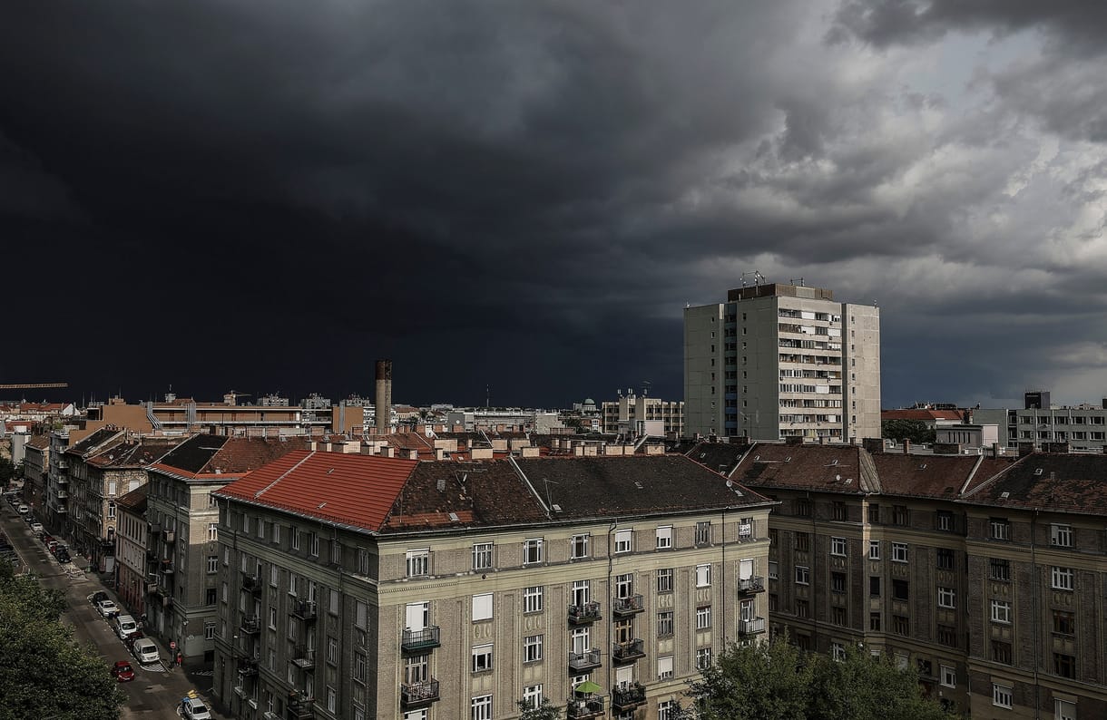 A legmagasabb riasztást adták ki a viharos szél miatt, mindenkit óvatosságra int a katasztrófavédelem