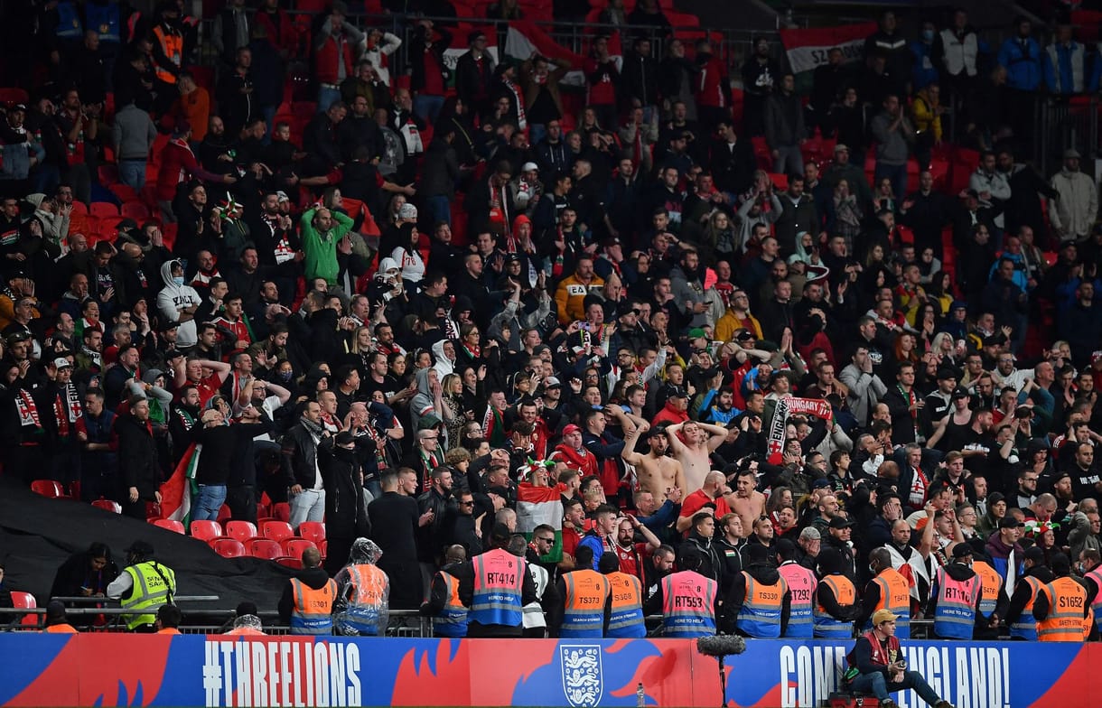 Összecsaptak a magyar ultrák a rendőrökkel a Wembleyben