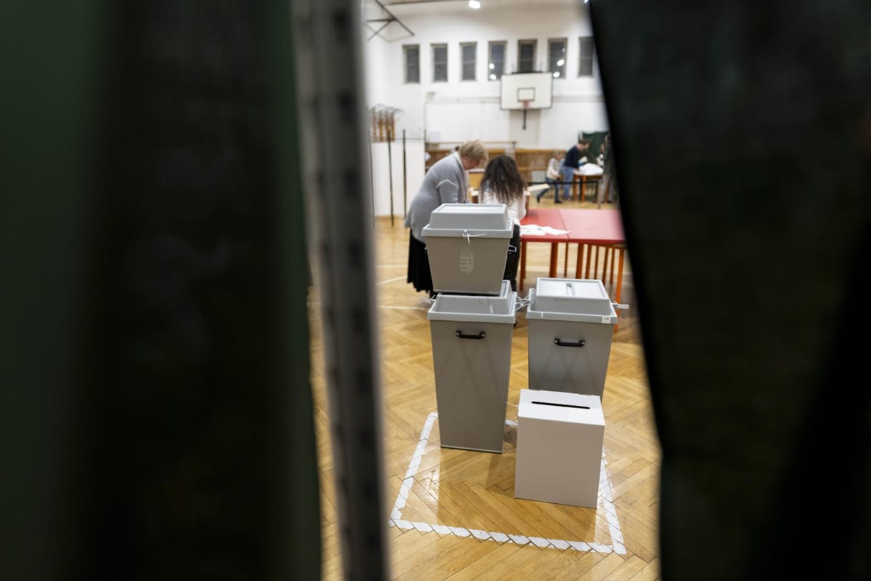 Egy fővárosi szavazatszámláló elmagyarázza, mit csináltak, amikor valaki Vitézy és Szentkirályi neve mellé is behúzta az ikszet