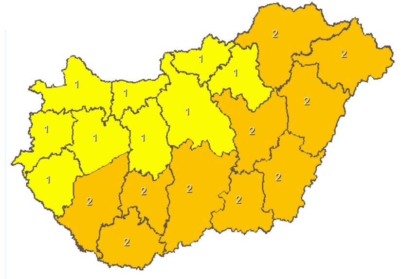 Viharos lesz a kedd is, az egész országra figyelmeztetést adtak ki