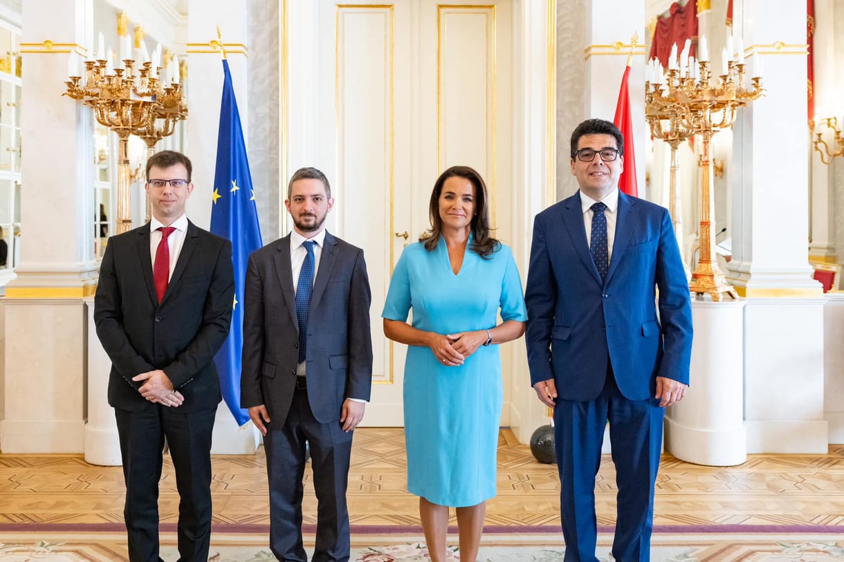 Négy ingatlan, két felsőkategóriás SUV, ötvenmilliós megtakarítás – komoly vagyona van az új EU-ügyi államtitkárnak