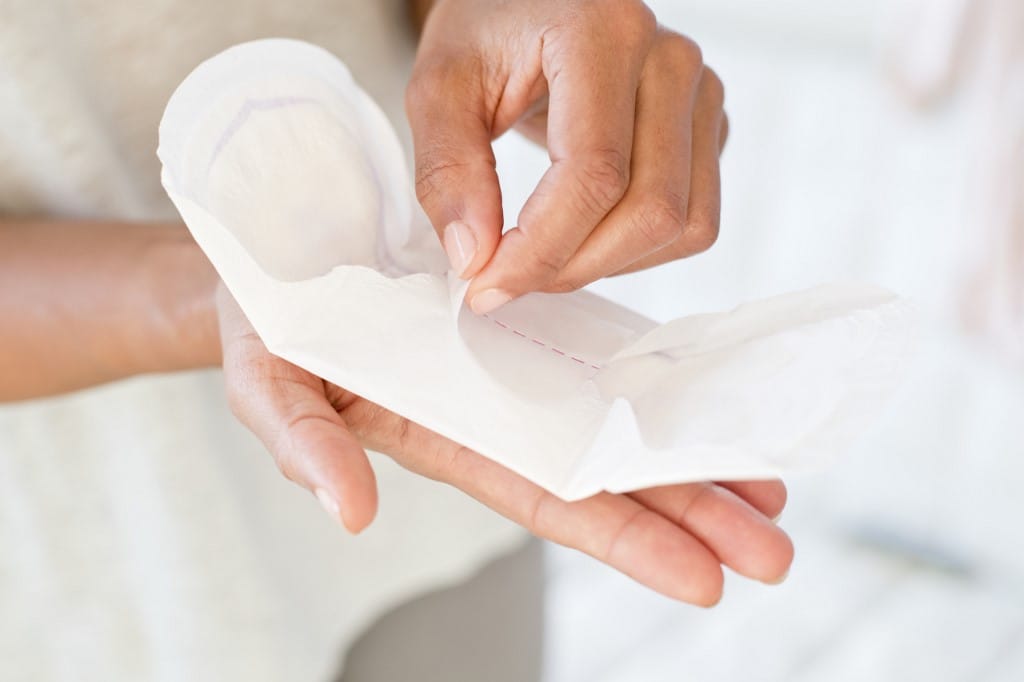 Se áfacsökkentés, se ingyen betét: a kormány számára nem létezik a menstruációs szegénység