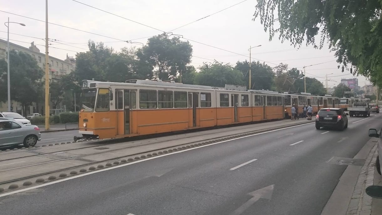 Baleset miatt állnak a villamosok a Déli és a Széll Kálmán tér között