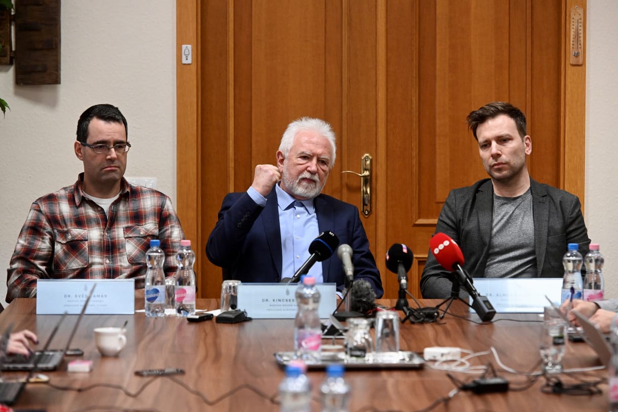 MOK: Miskolcon és Veszprém vármegyében is törvénytelenül kényszerítenék többletmunkára az orvosokat