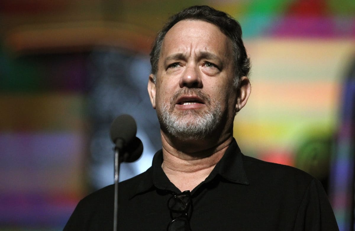 Videó: Tom Hanks eljátszotta az egész karrierjét 6 percben