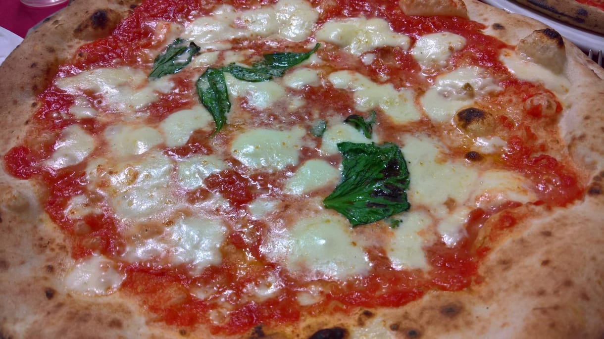 Újra kinyitottak a nápolyi pizzériák